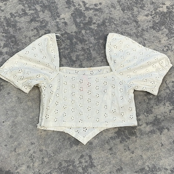 NWT Vero Moda Eyelet Crop Top Pointed V Hem Square Neck Sz S - Picture 2 of 10